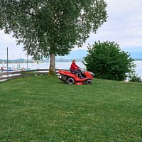 127707-tractor-t18-105-4-hd-a-webshop-mood-2_v1 solo® by AL-KO Benzin-Rasentraktor Premium T 18-105.4 HD V2